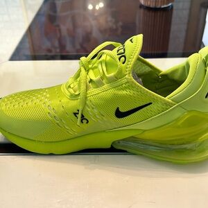 Nike women’s Air Max 270